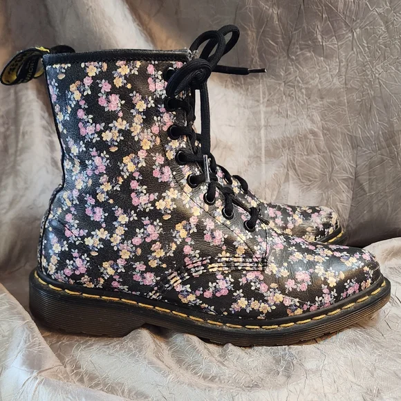 DR. MARTENS VINTAGE POINTED TOE BOOTS SZ 7 - Picture 15 of 15